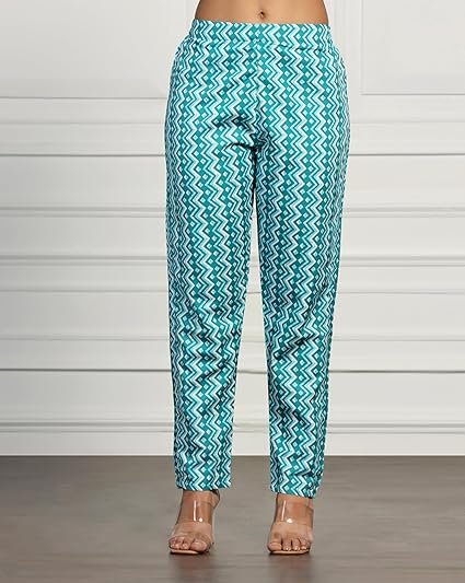 Women Cotton Blend Printed Kurta with Pant - Image 3