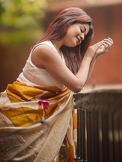 Art Silk Printed and Polka Dot Saree With Blouse Piece - Image 4